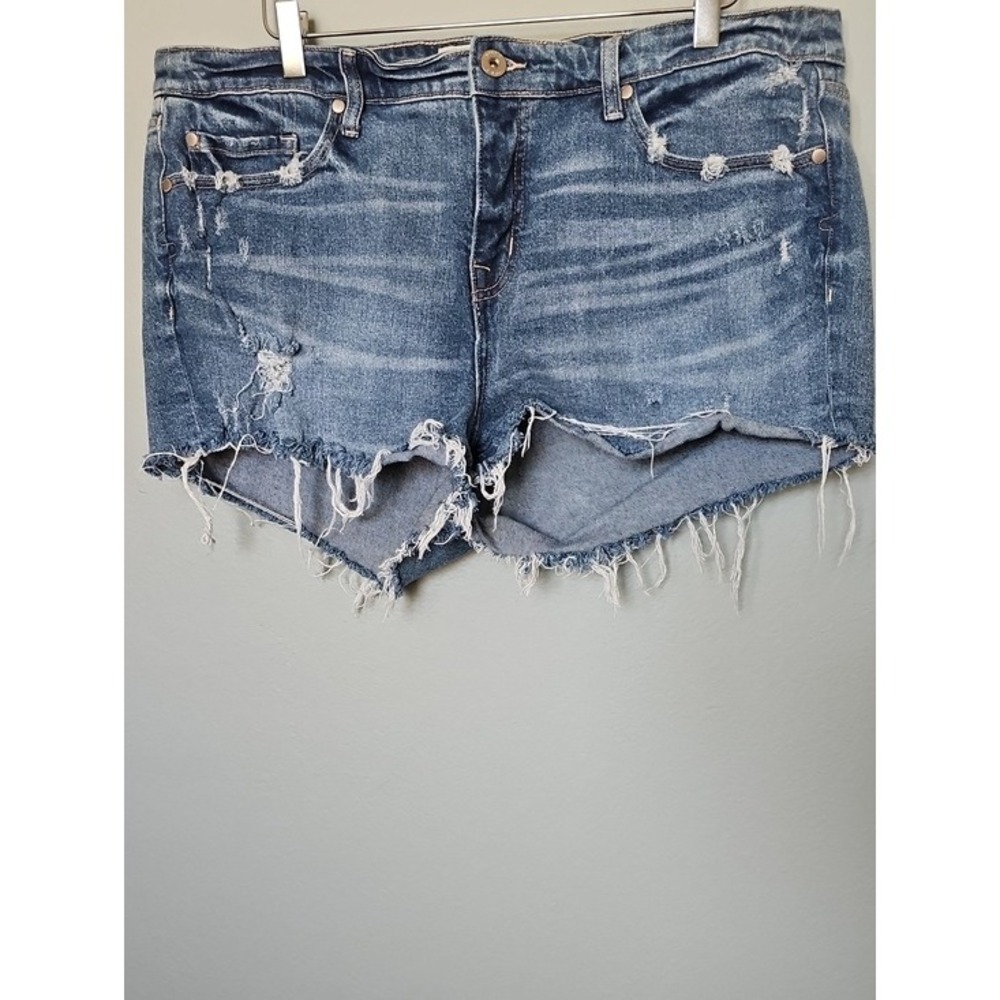 Torrid Denim Distressed Frayed Raw Hem Jean Shorts Boho Blue Plus Size 18
